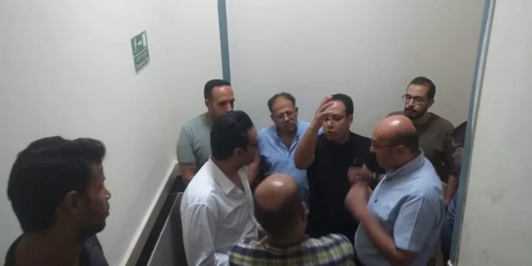 نجاة بأعجوبة.. إخلاء كامل لمرضى معهد أورام سوهاج بعد اندلاع حريق مفاجئ 1 - جريدة الجمهورية نجاة بأعجوبة.. إخلاء كامل لمرضى معهد أورام سوهاج بعد اندلاع حريق مفاجئ