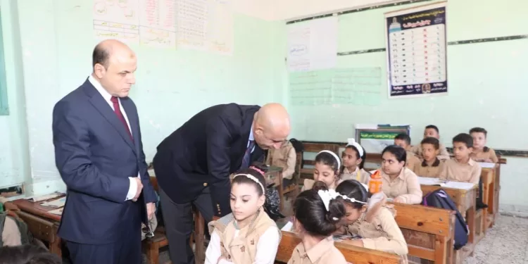 وزير التربية والتعليم ومحافظ كفر الشيخ يتفقدان المدارس ويستمعان لمطالب المعلمين والطلاب