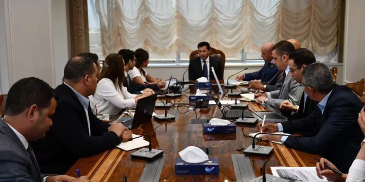 وزير التربية والتعليم ومحافظ كفر الشيخ يتفقدان المدارس ويستمعان لمطالب المعلمين والطلاب