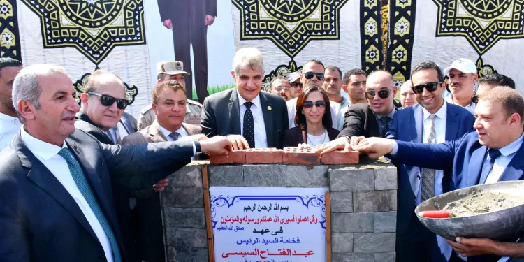 محافظ البحيرة تضع حجر الأساس لموقف جديد وكوبري في وسط البلد 1 - جريدة الجمهورية محافظ البحيرة تضع حجر الأساس لموقف جديد وكوبري في وسط البلد