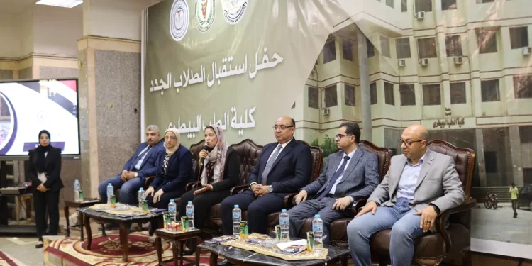 كليات جامعة المنصورة تستقبل طلابها الجدد في أجواء احتفالية