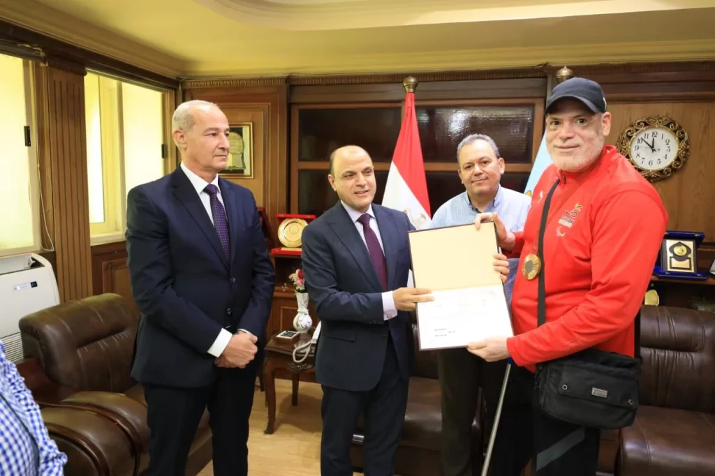 تكريم استثنائي لأبطال باريس.. محافظ كفر الشيخ يكرم أبطال الإرادة والتحدي 2 - جريدة الجمهورية WhatsApp Image 2024 09 29 at 1.47.21 PM - جريدة الجمهورية