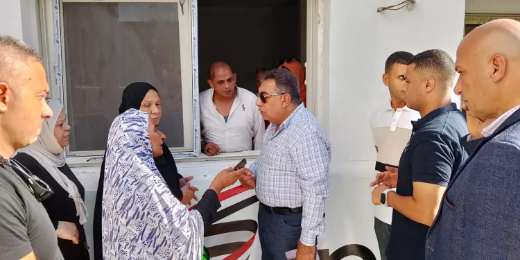 بين المواطنين: محافظ الدقهلية يتجول في شوارع المنصورة وطلخا.. ويعطي توجيهات عاجلة