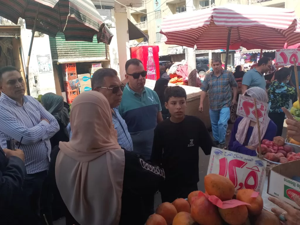 بين المواطنين: محافظ الدقهلية يتجول في شوارع المنصورة وطلخا.. ويعطي توجيهات عاجلة 28 | جريدة الجمهورية