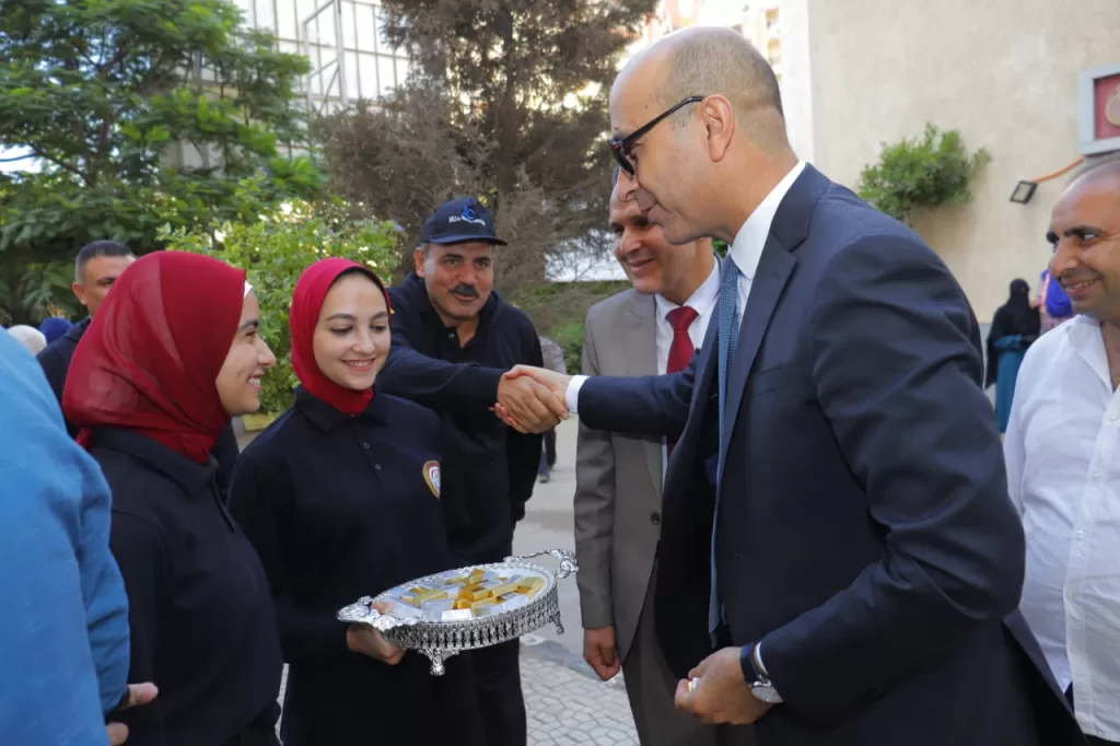 رسالة طمأنة وتهنئة من رئيس جامعة دمنهور للطلاب في بداية العام الدراسي 8 | جريدة الجمهورية