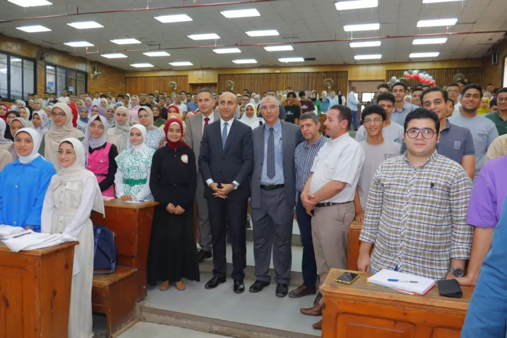 رسالة طمأنة وتهنئة من رئيس جامعة دمنهور للطلاب في بداية العام الدراسي 120 | جريدة الجمهورية