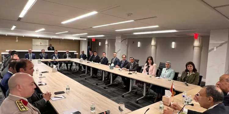 وزير الخارجية يؤكد على دور مصر في الأمم المتحدة خلال لقاء ببعثة نيويورك