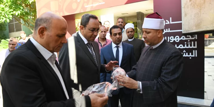 مبادرة «بداية» تصل إلى قنا لتوزيع لحوم الأضاحي على الأسر الأولى بالرعاية 1 - جريدة الجمهورية مبادرة «بداية» تصل إلى قنا لتوزيع لحوم الأضاحي على الأسر الأولى بالرعاية