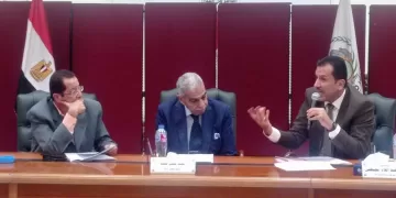 صوت المواطن مسموع: «العجوزة» تستجيب وتقلم أشجارًا متهالكة لحماية المارة