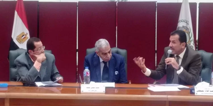 تقييم أداء المشروعات العمرانية والخدمية في الجلسة التاسعة لمجلس أمناء العاشر من رمضان 1 - جريدة الجمهورية صوت المواطن مسموع: «العجوزة» تستجيب وتقلم أشجارًا متهالكة لحماية المارة