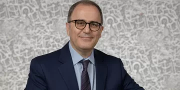 الجامعة الأمريكية تدعو لاستخدام الذكاء الاصطناعي بحكمة