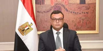 وزير الإسكان يطمئن المواطنين على سلامة مياه الشرب ويؤكد مطابقتها للمعايير العالمية