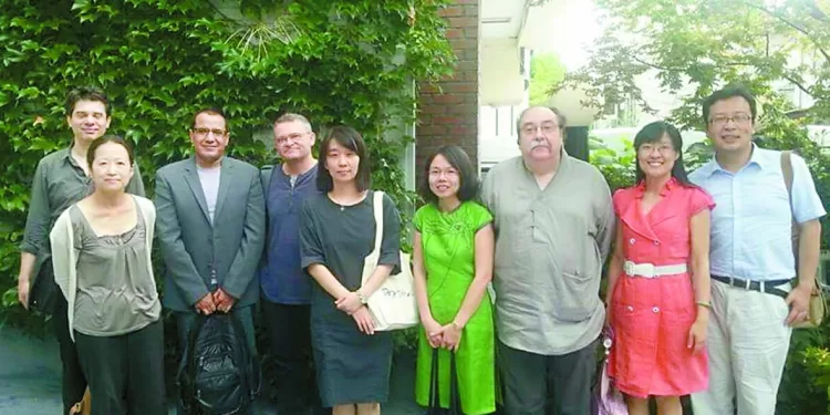 التقاها  قبل حصولها على «البوكر» و«نوبل» بسنوات