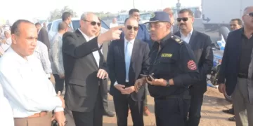 بالصور : محافظ الغربية  يتابع جهود إخماد حريق مصنع بلاستيك في كفر الشوربجي