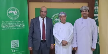 «المخطوطات العربية» و«الوثائق والمحفوظات العُمانية» يبحثان تعزيز التعاون لحماية التراث