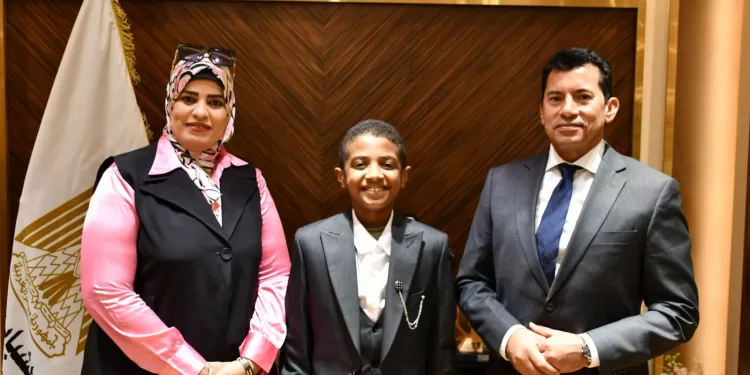 بعد لقائه بالسيسي.. الطفل أنس حسين ينضم إلى"كابيتانو مصر" 1 - جريدة الجمهورية بعد لقائه بالسيسي.. الطفل أنس حسين ينضم إلى”كابيتانو مصر”