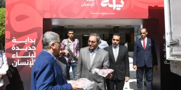 محافظ قنا يشهد استلام 2 طن من لحوم صكوك الأضاحي لتوزيعها على الأسر الأولى بالرعاية