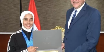 محافظ الغربية يكرم البطلة بسملة أبو النني احتفاءً بإنجازها العالمي