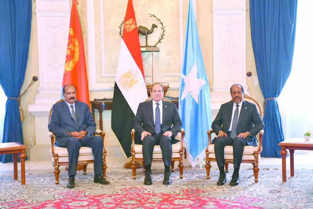 السيسى.. خلال مؤتمر صحفى مع «أفورقى وشيخ محمود»: مصر لن تدخر جهدًا فى خدمة مصالح شعوب «القرن الإفريقى» 2 - جريدة الجمهورية 6e16bf7f 6745 4f32 8b2e 099201e5bfaa - جريدة الجمهورية