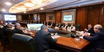  وزير الطيران لـ«مديري المطارات»: تطبيق أعلى معايير السلامة والتشغيل وتسهيل تجربة السفر