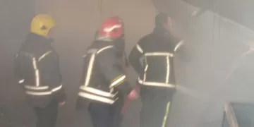 15 سيارة إطفاء تكافح حريقًا هائلًا في مخزن لقطع غيار السيارات بالشروق خسائر بـ50 مليون جنيه دون إصابات