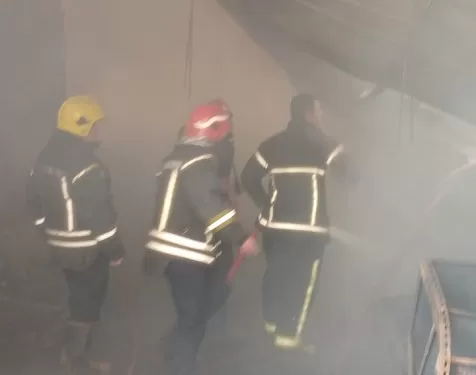 15 سيارة إطفاء تكافح حريقًا هائلًا في مخزن لقطع غيار السيارات بالشروق خسائر بـ50 مليون جنيه دون إصابات