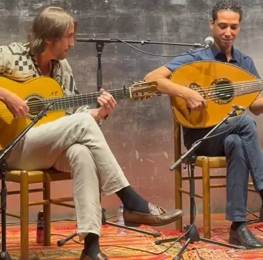 اندماج ساحر بين الشرق والغرب: هشام عصام وباكو سوتو يقدمان تجربة موسيقية فريدة