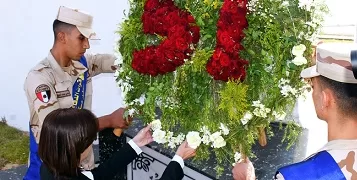 البحيرة تحتفل بانتصارات أكتوبر: المحافظ تضع إكليلاً من الزهور على النصب التذكاري للجندي المجهول