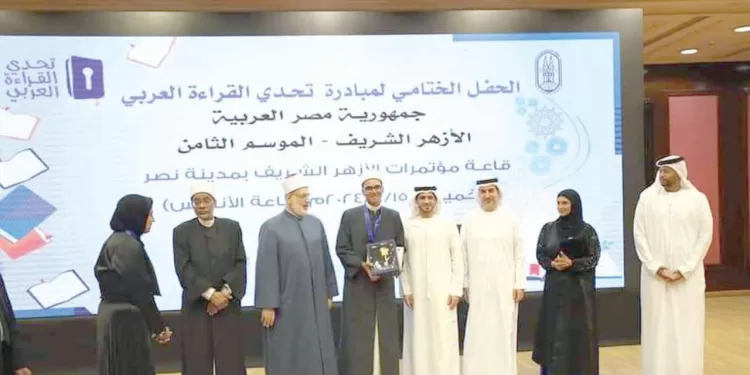 قبل مشاركته فى التصفيات النهائية بالإمارات: عمر بـطل تحدى القراءة يحلم بعلم مصر على منصة التتويج