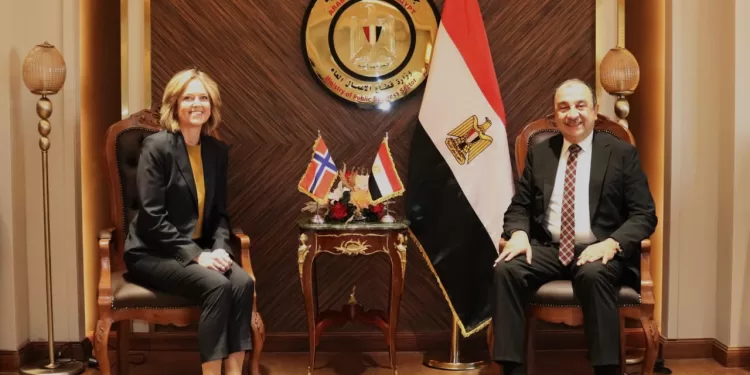 الاستثمار في الطاقة الشمسية: تعزيز الشراكة بين مصر والنرويج لتطوير مجمع الألومنيوم بنجع حمادي