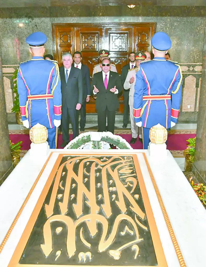 الرئيس السيسى يضع أكاليل الزهور على قبر الجندى المجهول والزعيمين السادات وعبدالناصر 2 - جريدة الجمهورية IMG 20241006 WA0014 - جريدة الجمهورية