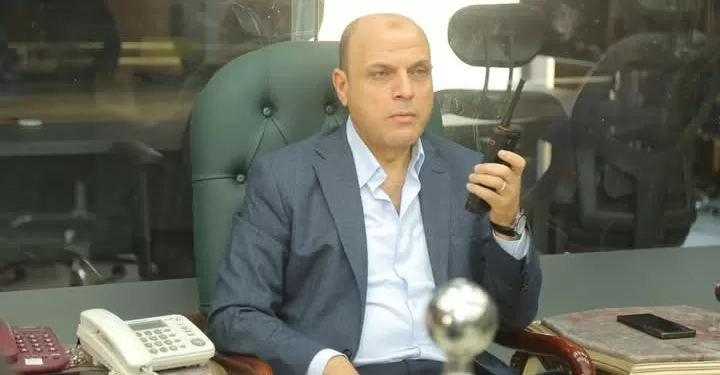 محافظ كفر الشيخ يتابع  تركيب «بنرات» بالتعريفة الجديدة بمواقف السيارات