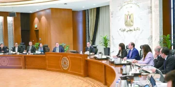 مدبولى يتابع تنفيذ برنامج الإصلاح الاقتصادى: نتائج إيجابية للانضباط المالى وتنمية الإيرادات وإدارة الدين