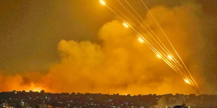 دائرة الصراع «تتوسع»: إسرائيل تخطط للرد.. وإيران تتوعد 1 - جريدة الجمهورية دائرة الصراع «تتوسع»: إسرائيل تخطط للرد.. وإيران تتوعد