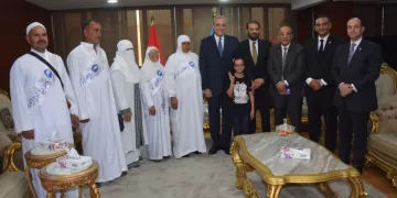 فرحة غامرة: محافظ الغربية يودع العمال الفائزين بالعمرة من مستقبل وطن