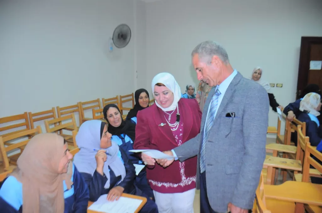 مبادرة «بداية»: جامعة كفر الشيخ تقضي على الأمية بين العاملات 3 - جريدة الجمهورية WhatsApp Image 2024 10 01 at 4.53.52 PM - جريدة الجمهورية