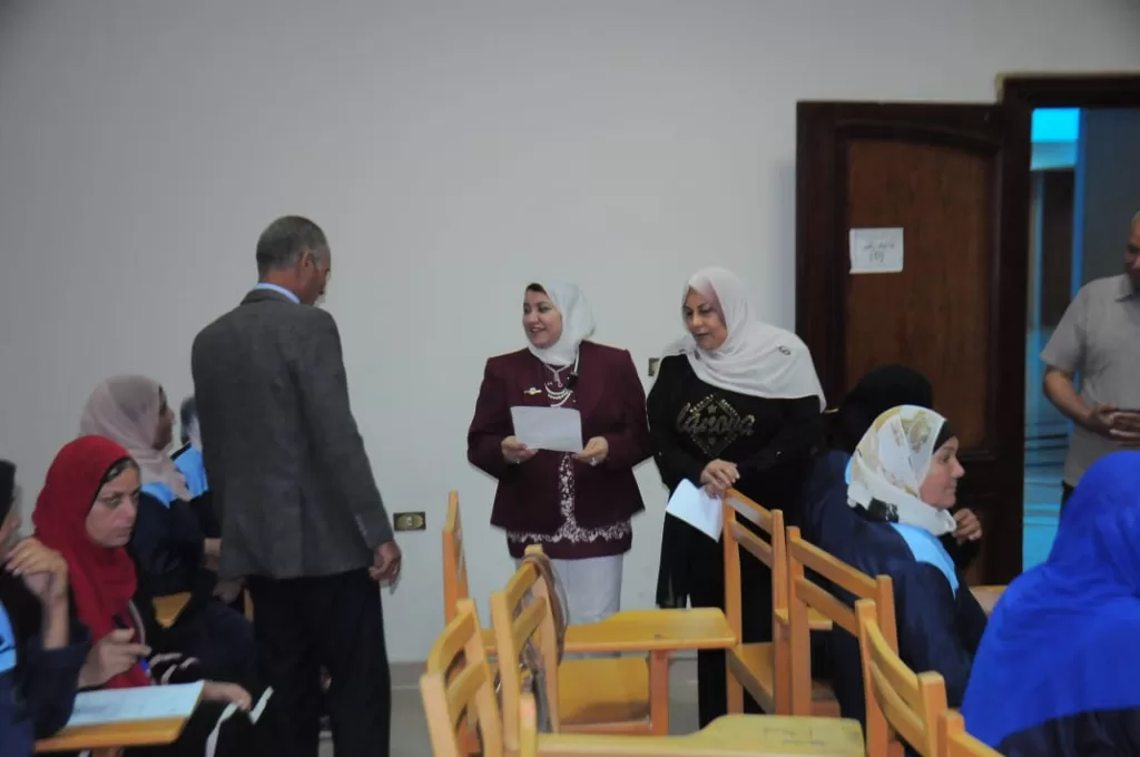 مبادرة «بداية»: جامعة كفر الشيخ تقضي على الأمية بين العاملات 2 - جريدة الجمهورية WhatsApp Image 2024 10 01 at 4.54.04 PM - جريدة الجمهورية