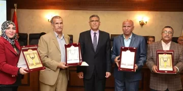 محافظ الجيزة يحتفي بمسيرة عطاء القيادات المتقاعدة من المجلس التنفيذي