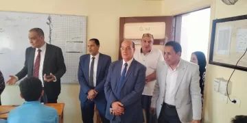 وكيل تعليم البحيرة يحتفل بذكرى النصر مع طلاب مدرسة الشهيد عبد العاطي بكفر الدوار 