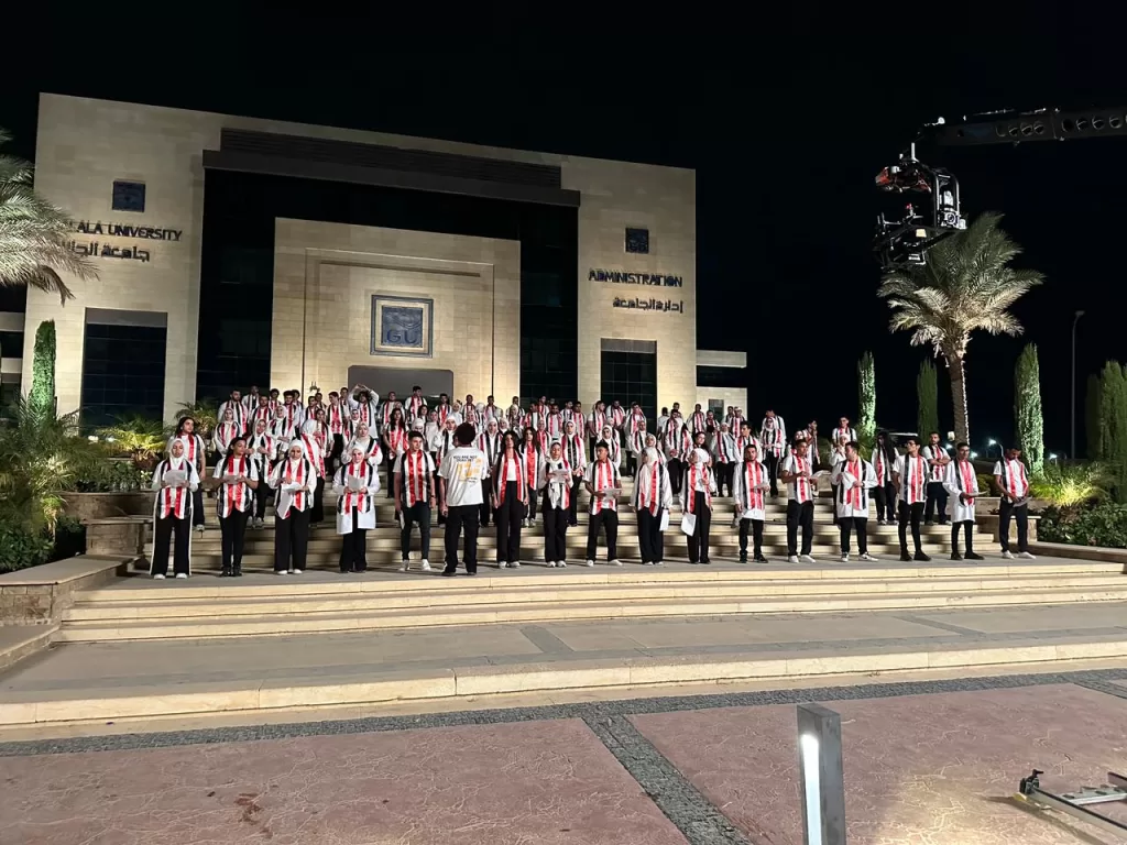 بالصور.. كواليس مشاركة طلاب جامعة الجلالة في أوبريت «حبيبتي يا بلدي» 4 | جريدة الجمهورية