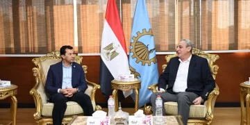 وزير الرياضة ومحافظ الغربية يفتتحان حمام سباحة في كفر الزيات