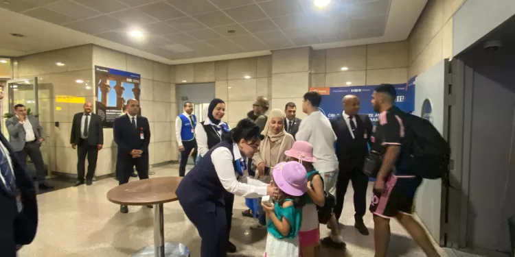 مصر للطيران تجلي ٢٨٦ راكبًا من المصريين العالقين بلبنان إلى أرض الوطن