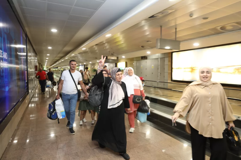 مصر للطيران تجلي ٢٨٦ راكبًا من المصريين العالقين بلبنان إلى أرض الوطن 22 - جريدة الجمهورية WhatsApp Image 2024 10 05 at 9.53.44 PM 1 - جريدة الجمهورية