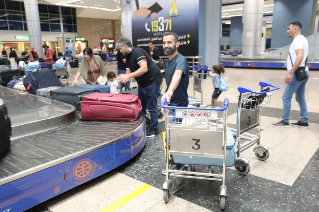 مصر للطيران تجلي ٢٨٦ راكبًا من المصريين العالقين بلبنان إلى أرض الوطن 28 - جريدة الجمهورية WhatsApp Image 2024 10 05 at 9.53.45 PM 3 - جريدة الجمهورية