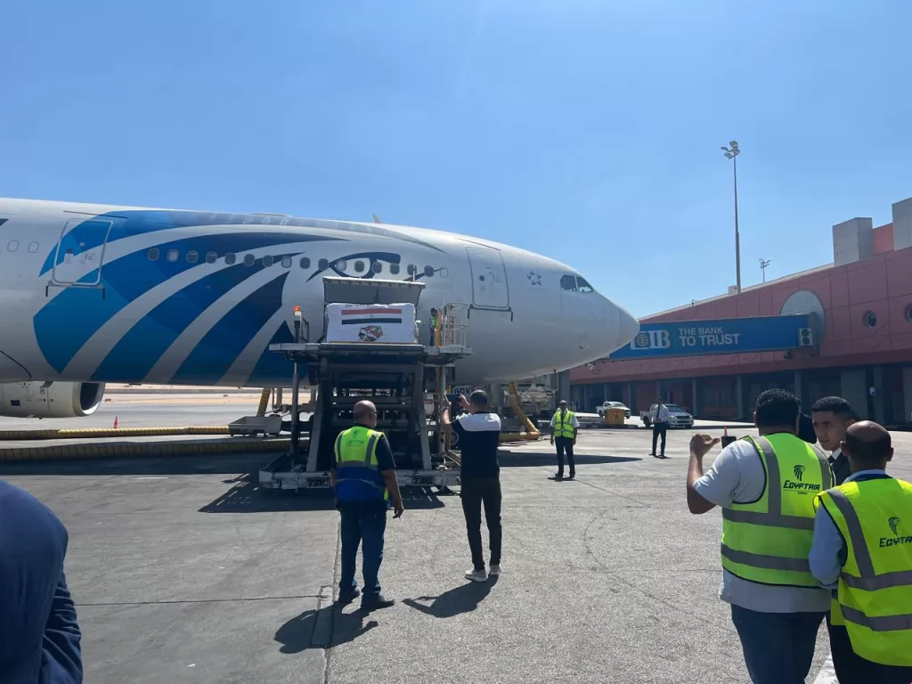 مصر للطيران تجلي ٢٨٦ راكبًا من المصريين العالقين بلبنان إلى أرض الوطن 31 - جريدة الجمهورية WhatsApp Image 2024 10 05 at 9.53.46 PM 2 - جريدة الجمهورية