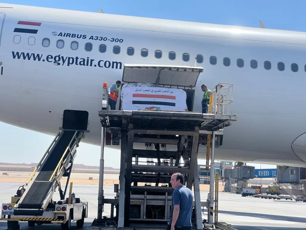 مصر للطيران تجلي ٢٨٦ راكبًا من المصريين العالقين بلبنان إلى أرض الوطن 35 - جريدة الجمهورية WhatsApp Image 2024 10 05 at 9.53.47 PM 2 - جريدة الجمهورية