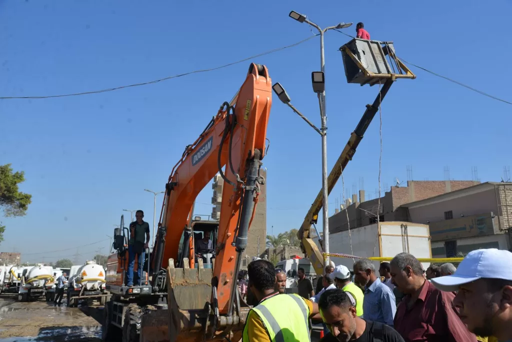 محافظ أسيوط يوجه بسرعة إصلاح التسريب بـ«الطريق الدائري» ويؤكد على متابعته المستمرة للأعمال 3 - جريدة الجمهورية WhatsApp Image 2024 10 06 at 10.19.24 PM 2 - جريدة الجمهورية