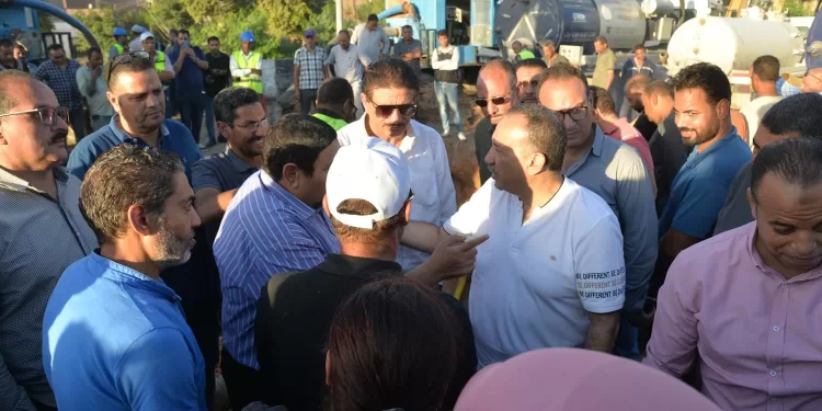 محافظ أسيوط يوجه بسرعة إصلاح التسريب بـ«الطريق الدائري» ويؤكد على متابعته المستمرة للأعمال