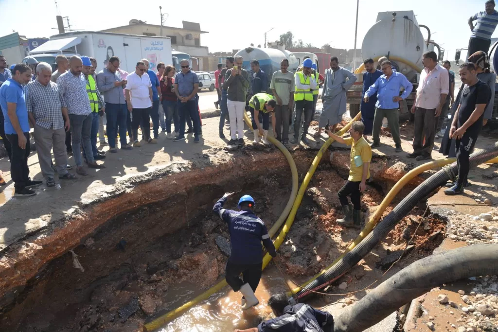 محافظ أسيوط يوجه بسرعة إصلاح التسريب بـ«الطريق الدائري» ويؤكد على متابعته المستمرة للأعمال 12 - جريدة الجمهورية WhatsApp Image 2024 10 06 at 10.19.27 PM 1 - جريدة الجمهورية