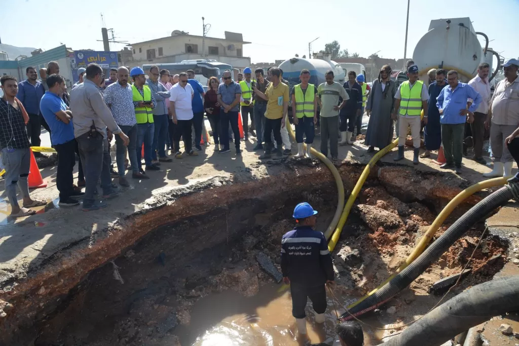 محافظ أسيوط يوجه بسرعة إصلاح التسريب بـ«الطريق الدائري» ويؤكد على متابعته المستمرة للأعمال 16 - جريدة الجمهورية WhatsApp Image 2024 10 06 at 10.19.28 PM 1 - جريدة الجمهورية